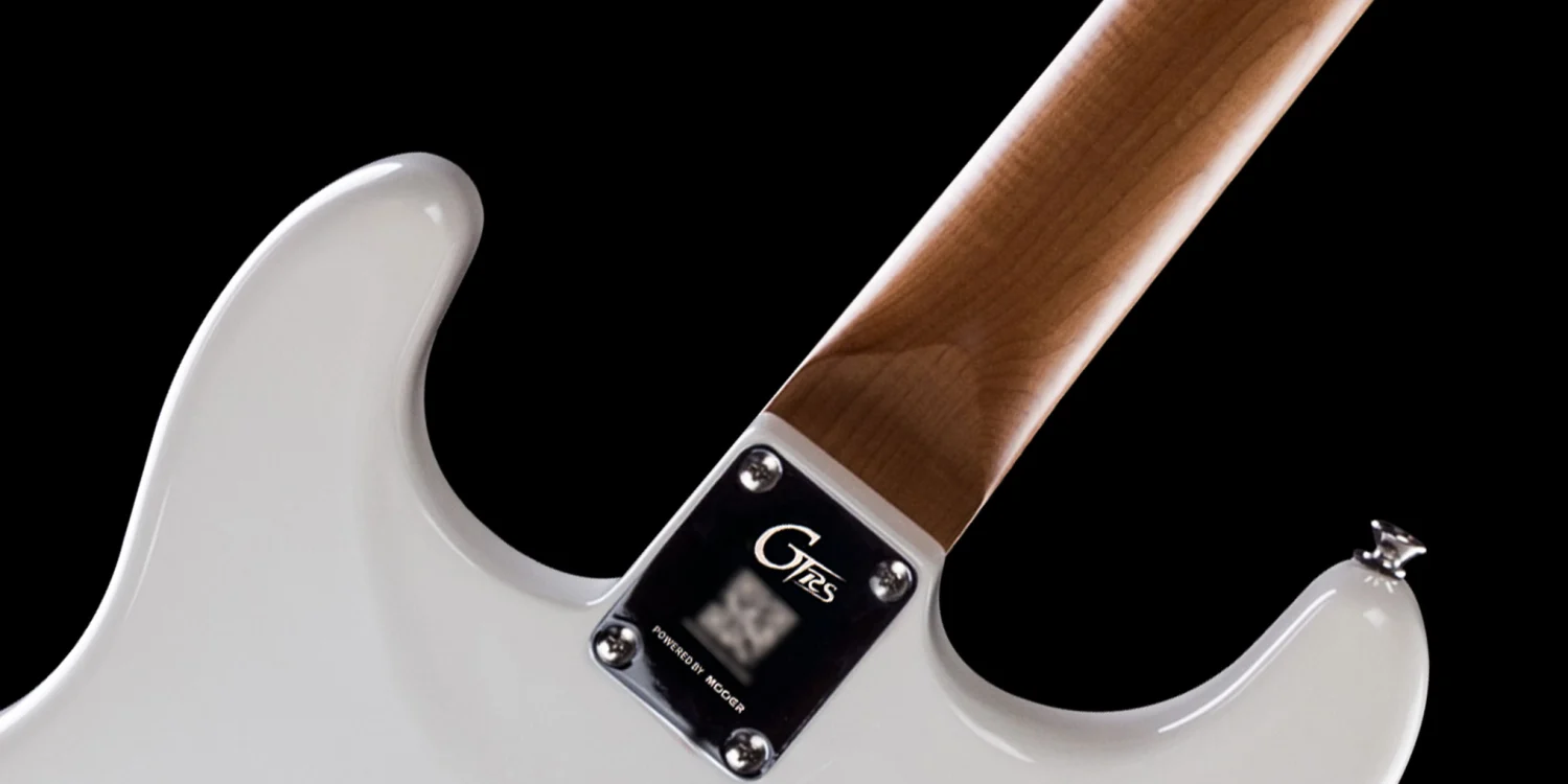 גיטרה חשמלית חכמה Mooer GTRS Professional P800 Intelligent Guitar - Olympic White - תמונה 4