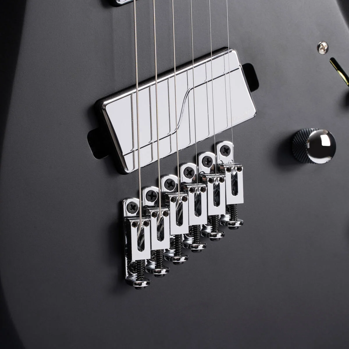 גיטרה חשמלית עם נרתיק Cort X700 Mutility BKS Fishman Fluence HH - תמונה 6