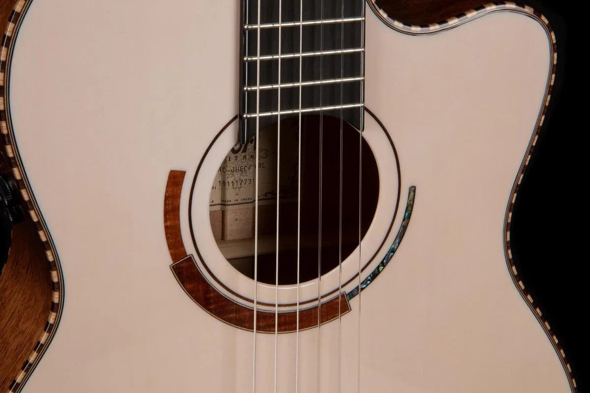 גיטרה קלאסית מוגברת CUTAWAY עם ארגז CORT Solencanto - תמונה 3