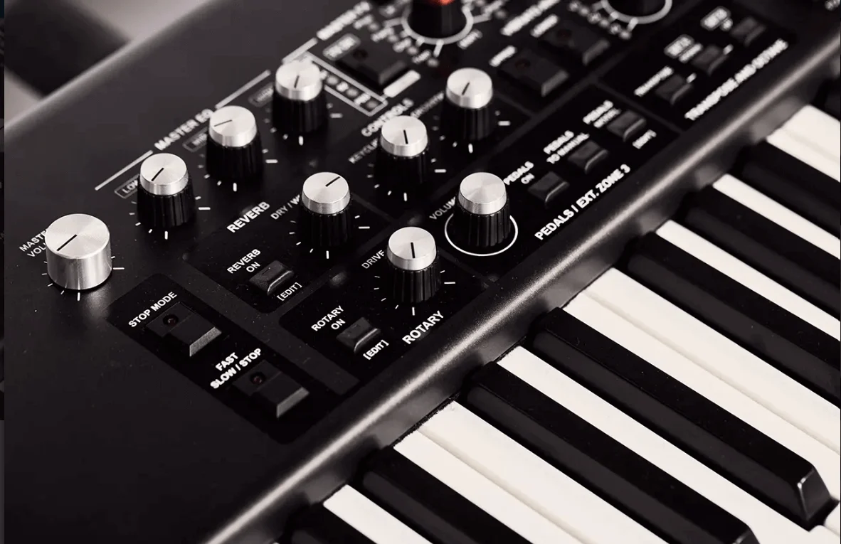 מקלדת במה מקצועית 61 קלידים Legend One Stage Keyboard מבית Viscount - תמונה 2