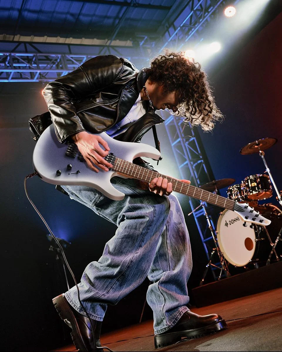 גיטרה חשמלית DMT-100 עם מוצרים נלווים Donner Solid Body Electric Guitar בצבע סגול לבן מבית DONNER - תמונה 7