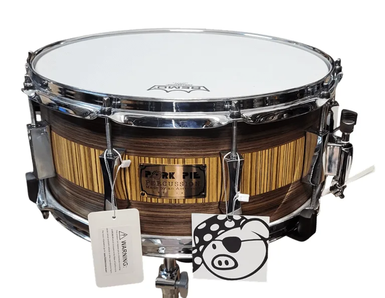 תוף סנר בעבודת יד "14×6.5 בגימור Black Gold מבית PORK PIE PORK PIE PRECUSSION