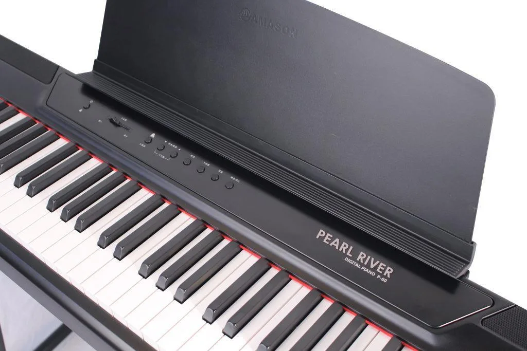 פסנתר חשמלי נייד בצבע שחור P-60 מבית Pearl River